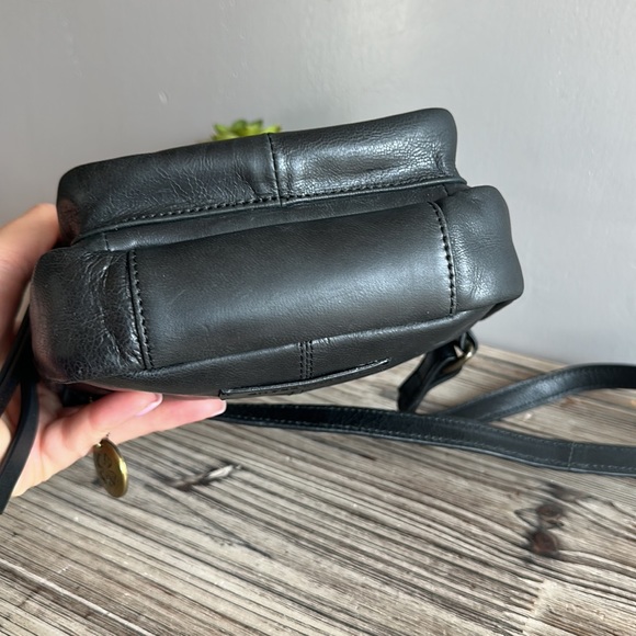 Lucky Brand Yucca Leather Fanny Pack In black - Picture 7 of 11